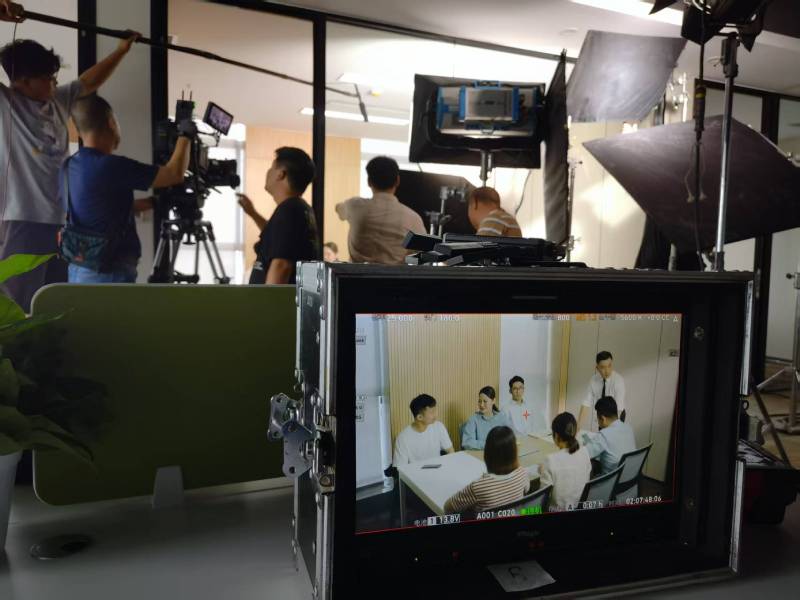 昭平县TVC拍摄公司：科技产品视觉化大师，诠释未来感与功能美学